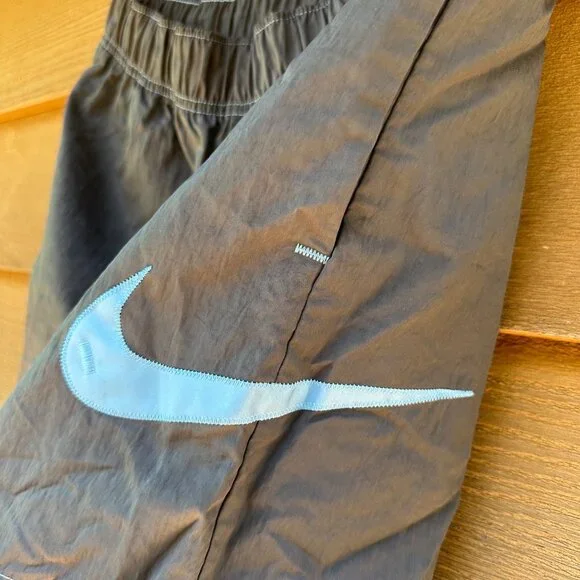 Nike Woman’s Running Gray With Pockets NWOT Shorts Size M - Picture 5 of 13